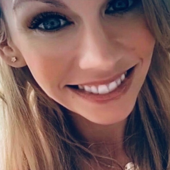 Meet your Posher, Lindsey - Picture 1 of 1